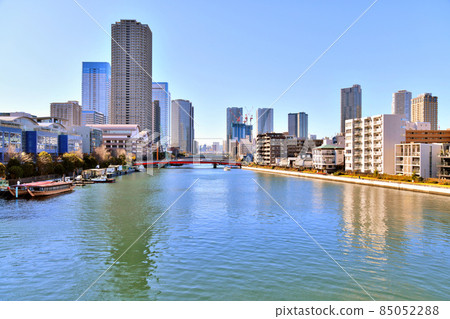 從朝潮大橋/朝潮運河（東京都中央區）望向朝潮大橋和晴海特里頓廣場 [2021.12] 85052288
