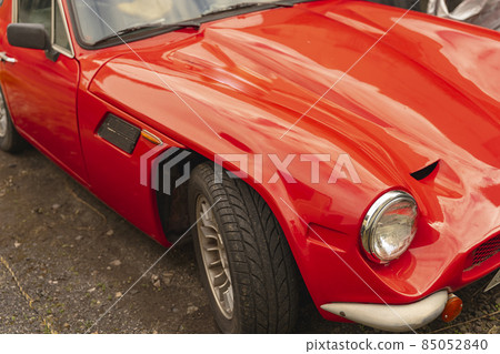 Retro sports car seen from the headlights 85052840