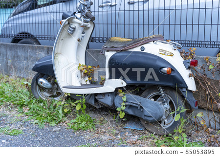 Abandoned and broken moped 85053895