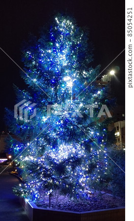 Dancing Christmas decorations and Christmas tree & Santa Claus Dancing Christmas decorations and Christmas tree & Santa Claus 85054251