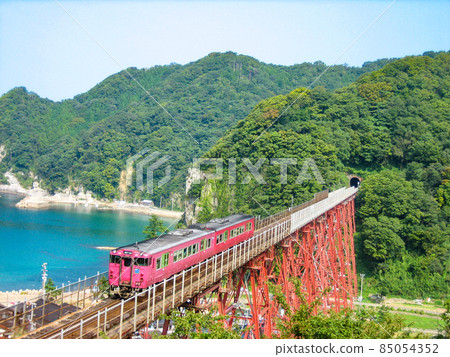《兵庫縣》山陰線列車穿越原阿丸部高架橋 2006 85054352