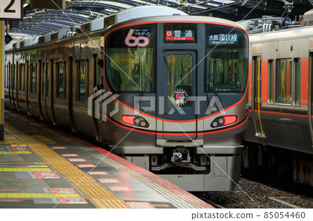 大阪環狀線323系列列車的首部列車 85054460