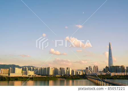 Panoramic view of Hangang River and Seoul city skyline with sunset sky in Korea 85057221