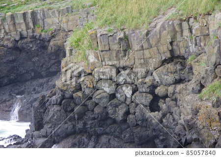 Pillow lava and sheet lava at Cape Hanasaki, Nemuro City, Hokkaido Pillow lava and sheet lava at Cape Hanasaki, Nemuro City, Hokkaido 85057840