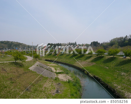 A carp streamer hung on the clear stream Murata River in the Semata district in the northern part of Ichihara City, Chiba Prefecture. A carp streamer hung on the clear stream Murata River in the Semata district in the northern part of Ichihara City, Chiba Prefecture. 85058256