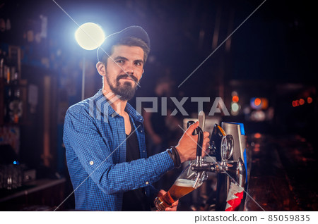Barman creates a cocktail in the pothouse 85059835