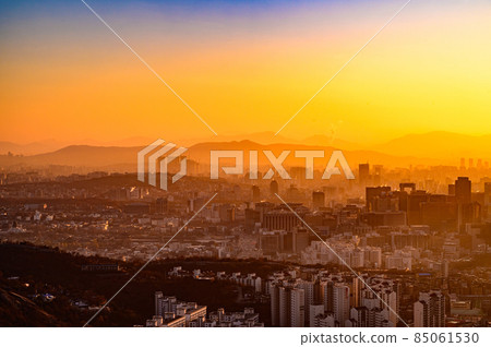 Seoul cityscape taken from the top of Ansan at sunrise and twilight time 85061530
