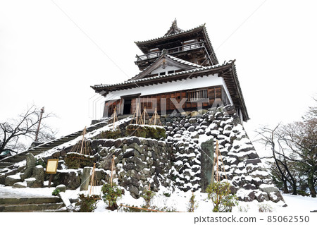 Maruoka Castle in the first snow (Sakai City, Fukui Prefecture, December 2021) Maruoka Castle in the first snow (Sakai City, Fukui Prefecture, December 2021) 85062550