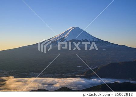 Red Fuji at dawn seen from Shindo Pass 85062918