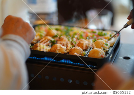 女性燒章魚燒 85065152