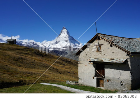 Swiss Matterhorn and mountain lodge 85065308