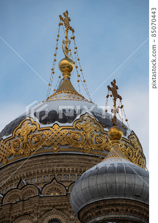The golden dome of the Cathedral of Lieutenant Schmidt on a clear winter frosty day, orthodox church, close up view 85070443