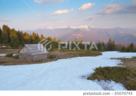 Small house in the mountains Small house in the mountains 85070745