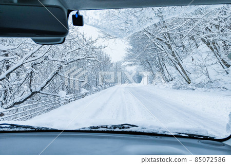 Driving the snow road 85072586