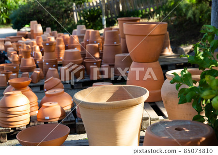 Flowerpots for sale on open market Flowerpots for sale on open market 85073810