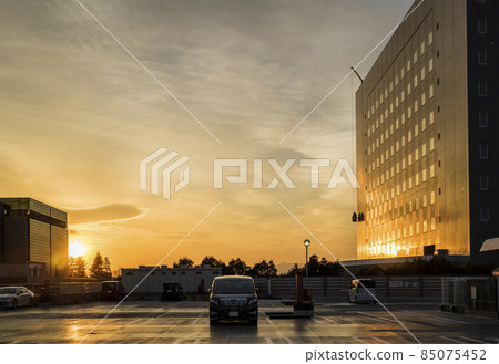 屋頂停車場日落日落屋頂停車場建築日落 85075452