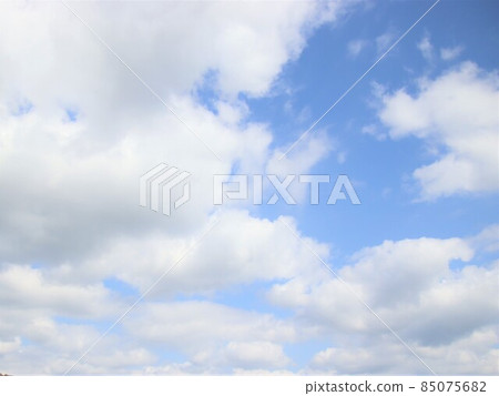 蓬鬆的雲彩 85075682