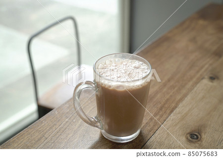 Milk tea on wood table. 85075683