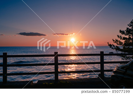 Cape Tei in Kochi Prefecture, sunset over the horizon Cape Tei in Kochi Prefecture, sunset over the horizon 85077199