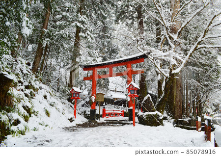 2021年12月18日上午，白雪皚皚的鳥居和貴船神社奧宮參拜道都很美。 85078916