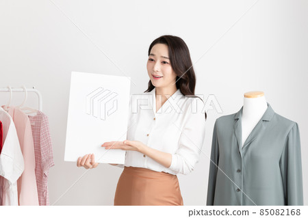 Asian Korean woman shopping host, live commerce sale show concept 85082168