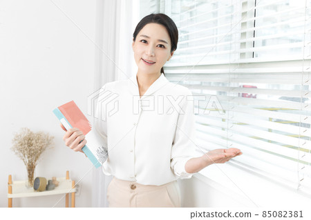 Asian Korean female psychiatric doctor in clinic 85082381