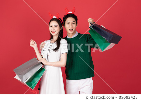 Asian Korean couple in winter fashion, Christmas shopping event concept Asian Korean couple in winter fashion, Christmas shopping event concept 85082425