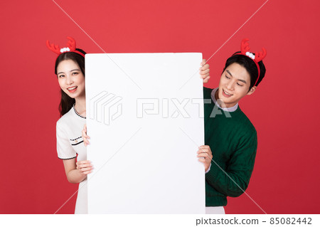 Asian Korean couple in winter fashion, Christmas shopping event concept 85082442