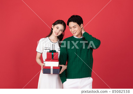 Asian Korean couple in winter fashion, Christmas shopping event concept Asian Korean couple in winter fashion, Christmas shopping event concept 85082538