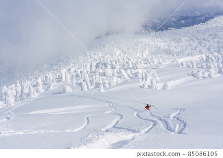 Mountain skiing Hakkoda Mountains 85086105