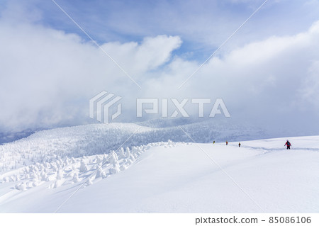 Mountain skiing Hakkoda Mountains 85086106