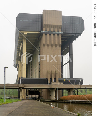 Ship Lift is a boat lift on the Canal du Center in the Belgian province of Hainaut Ship Lift is a boat lift on the Canal du Center in the Belgian province of Hainaut 85088394
