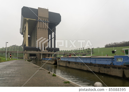 Ship Lift is a boat lift on the Canal du Center in the Belgian province of Hainaut Ship Lift is a boat lift on the Canal du Center in the Belgian province of Hainaut 85088395