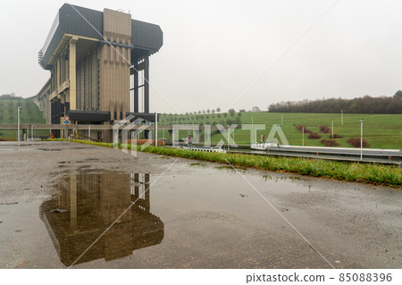 Ship Lift is a boat lift on the Canal du Center in the Belgian province of Hainaut Ship Lift is a boat lift on the Canal du Center in the Belgian province of Hainaut 85088396