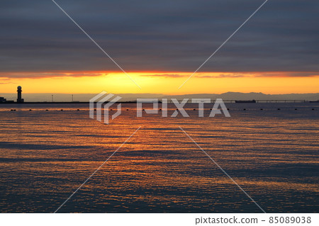 Evening view of the beach where the sound of the waves crashing near the airport feels good Evening view of the beach where the sound of the waves crashing near the airport feels good 85089038