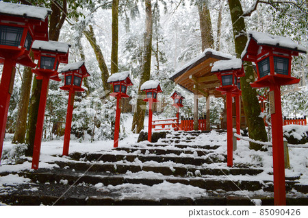 December 18, 2021 Visit the association of Kibune Shrine, the god of marriage on a snowy morning 85090426
