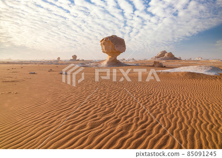 Limestone rocks in the White Desert at sunset. Egypt, mushroom rocks in the desert. Limestone rocks in the White Desert at sunset. Egypt, mushroom rocks in the desert. 85091245