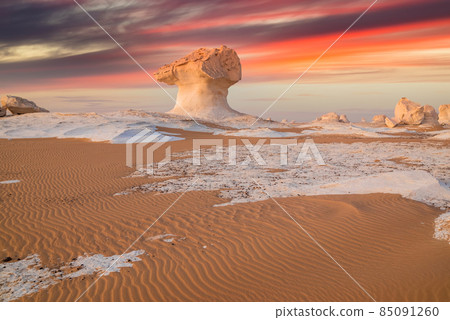 Limestone rocks in the White Desert at sunset. Egypt, mushroom rocks in the desert. Limestone rocks in the White Desert at sunset. Egypt, mushroom rocks in the desert. 85091260