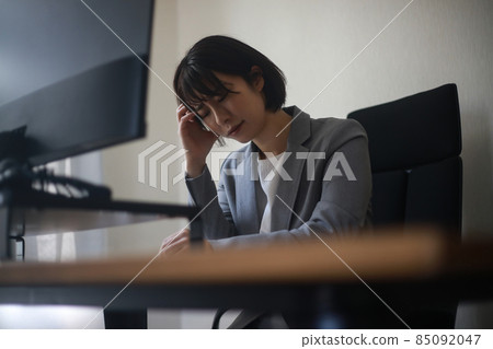 Female employees who are depressed Female employees who are depressed 85092047