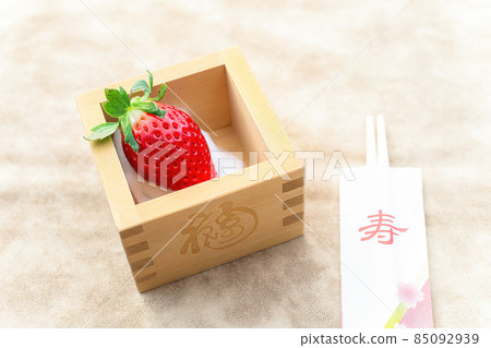 一種新的草莓,金小町和祝賀筷子(亮)放入鱒魚 一種新的草莓,金小町和祝賀筷子(亮)放入鱒魚 85092939