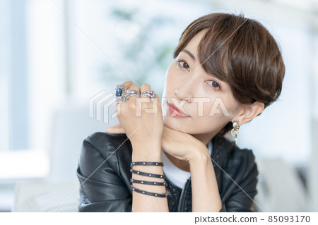 穿著皮夾克的女性肖像攝影合作:WEEK Shibadaimon(Sun Frontier Fudousan) 穿著皮夾克的女性肖像攝影合作:WEEK Shibadaimon(Sun Frontier Fudousan) 85093170