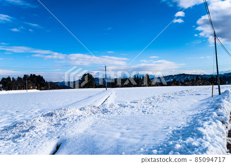雪國、積雪的稻田(攝於新潟縣小千谷市) 雪國、積雪的稻田(攝於新潟縣小千谷市) 85094717