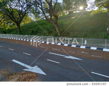 Anti snatch thief fencing is installed on sidewalks to prevent snatch theft. It can give confidence and safety to pedestrians. 85095197