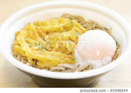 半熟雞蛋柿子蕎麥麵 85096844