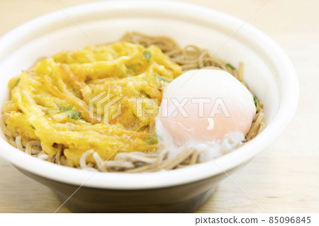 半熟雞蛋炒蕎麥麵 85096845