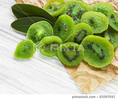 Pieces of dry kiwi 85097691