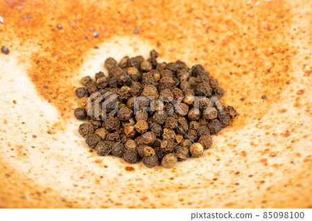 Spicy black pepper Spicy black pepper 85098100
