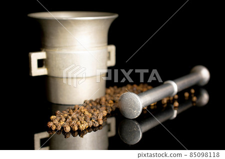 Spicy black pepper on black glass 85098118