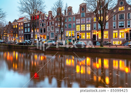 Amsterdam canal with dutch houses 85099425