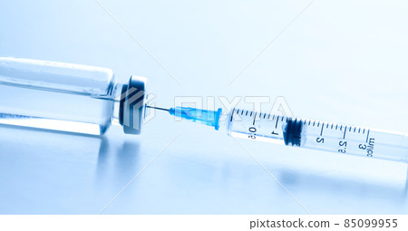 Medical syringe with a needle and a bollte with vaccine. 85099955